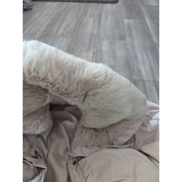 Beige Puffer Ruched Down Jacket With Fur Collar. Sz Small. Slight Discoloration - Picture 5 of 7